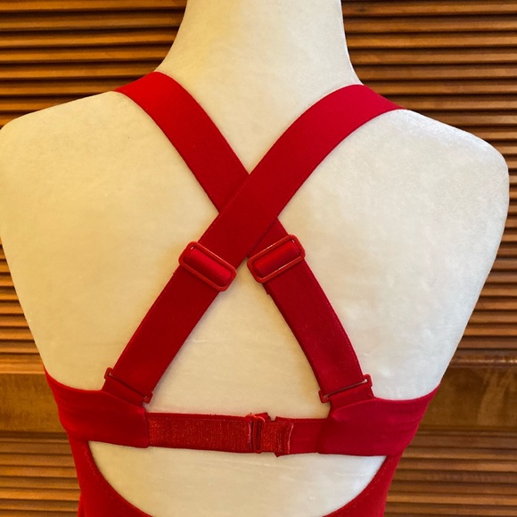 ❤️markdown❤️Lululemon red sports top - Picture 5 of 8